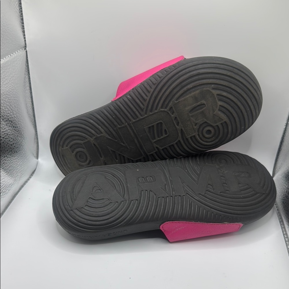 Under Armour Vibrant Pink and Black Sandals Pre Owned in good condition - Picture 3 of 3